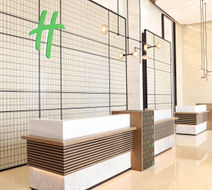 Holiday Inn & Suites International Expo Lobby