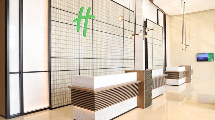 Holiday Inn & Suites International Expo Lobby
