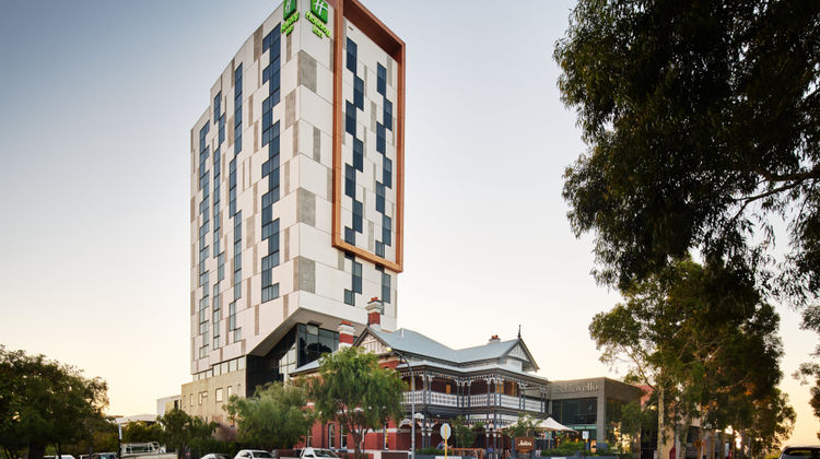 Holiday Inn West Perth Exterior