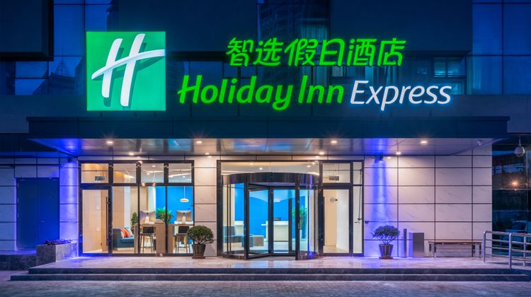 Holiday Inn Express Qingdao City Center Exterior