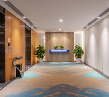 Holiday Inn Express Qingdao City Center Lobby
