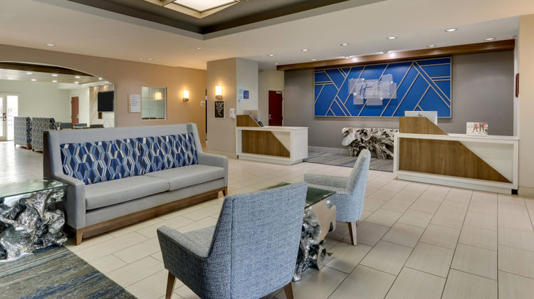 Holiday Inn Express & Suites Ardmore Lobby