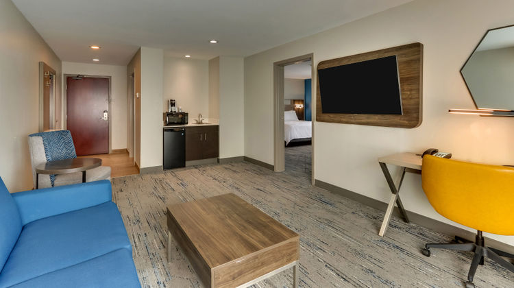 Holiday Inn Express & Suites Ardmore Suite