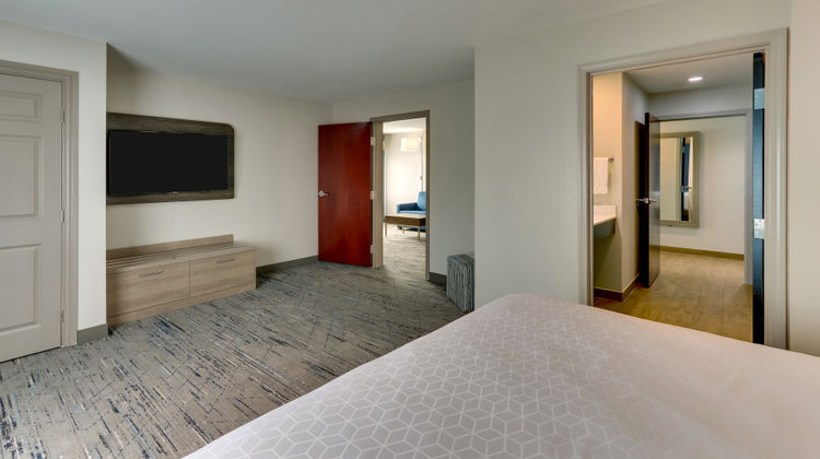 Holiday Inn Express & Suites Ardmore Suite