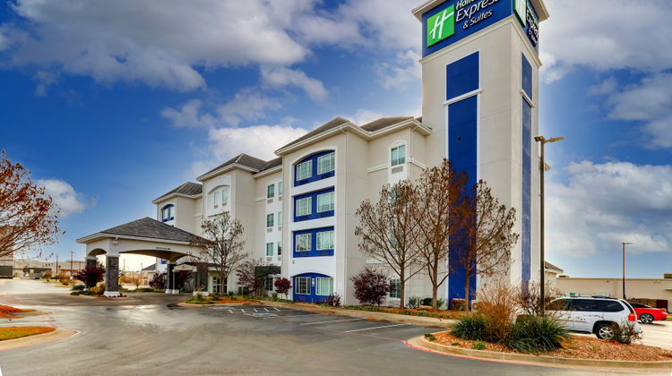 Holiday Inn Express & Suites Ardmore Exterior