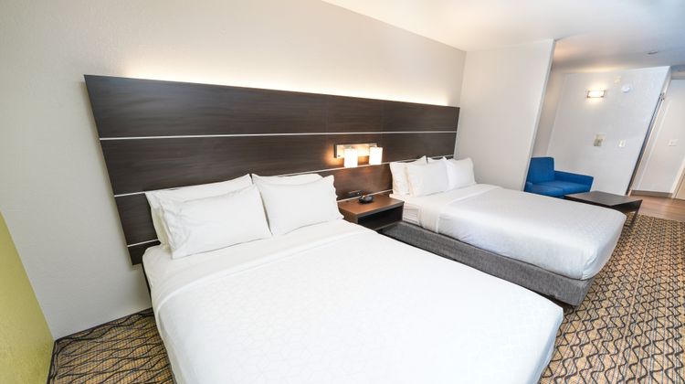 Holiday Inn Express & Stes Medical Dist Room
