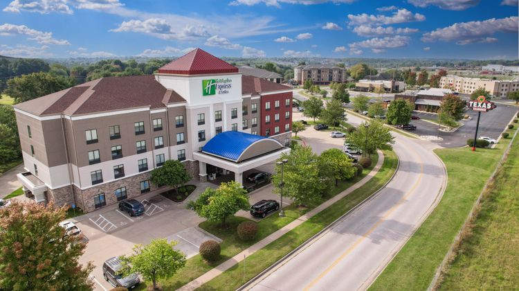 Holiday Inn Express & Stes Medical Dist Exterior