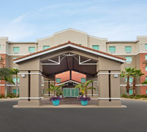 Holiday Inn Express Hotel & Suites Exterior