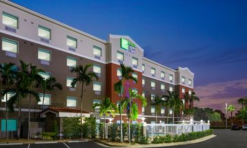 Holiday Inn Express Hotel & Suites