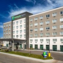 Holiday Inn Express & Suites Brandon