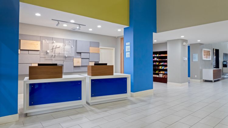 Holiday Inn Express Hotel & Suites Lobby