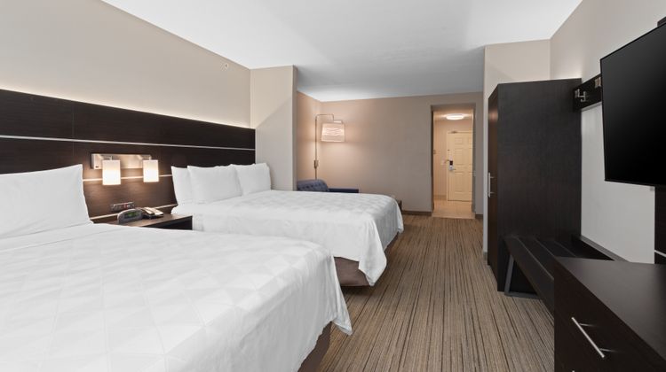 Holiday Inn Express Hotel & Suites Suite
