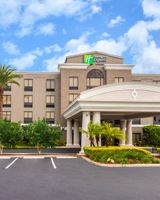 Holiday Inn Express Hotel & Suites