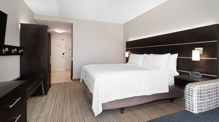 Holiday Inn Express Hotel & Suites Room