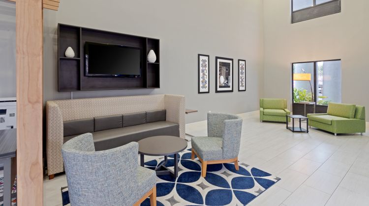 Holiday Inn Express Hotel & Suites Lobby