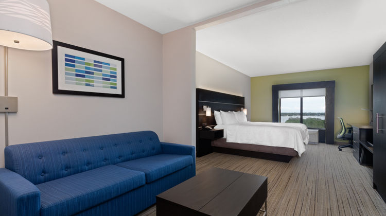 Holiday Inn Express Hotel & Suites Suite