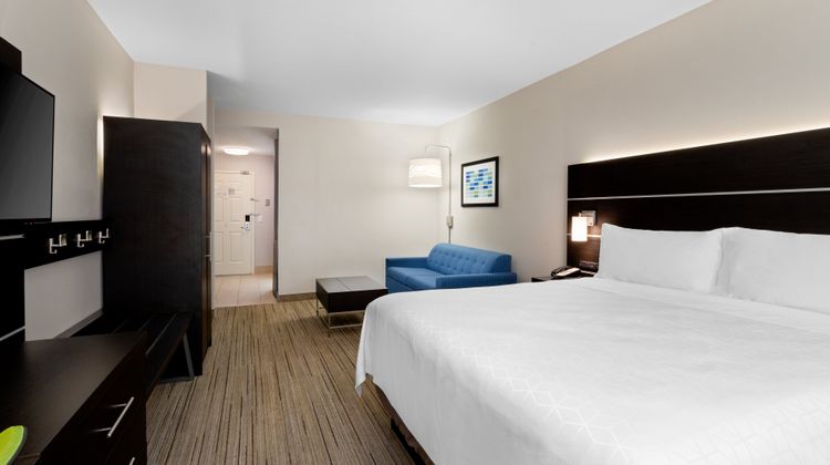 Holiday Inn Express Hotel & Suites Room