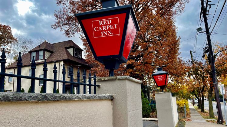 Red Carpet Inn - Newark Airport Exterior