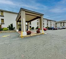 Red Carpet Inn - Newark Airport Exterior