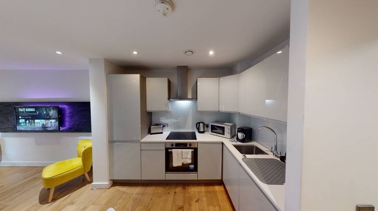 <b>Quay Apartments Manchester Room</b>. Images powered by <a href="https://www.leonardoworldwide.com/" title="Leonardo Worldwide" target="_blank">Leonardo</a>.