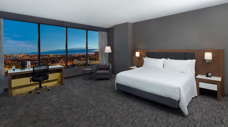 <b>Holiday Inn Hotel/Stes Centre-ville West Suite</b>. Images powered by <a href="https://www.leonardoworldwide.com/" title="Leonardo Worldwide" target="_blank">Leonardo</a>.