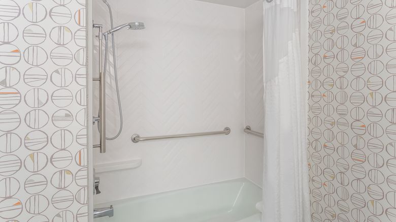 <b>Holiday Inn & Suites Room</b>. Images powered by <a href="https://www.leonardoworldwide.com/" title="Leonardo Worldwide" target="_blank">Leonardo</a>.
