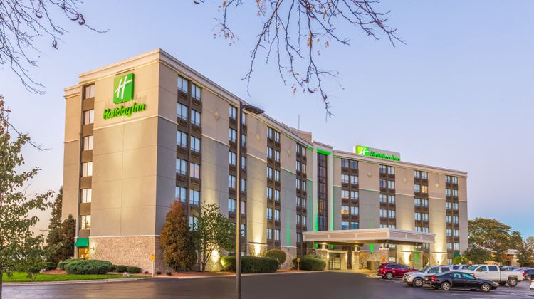 Holiday Inn & Suites Exterior