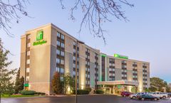 Holiday Inn & Suites
