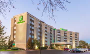 Holiday Inn & Suites
