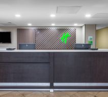 Holiday Inn & Suites Lobby