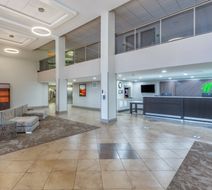 Holiday Inn & Suites Lobby