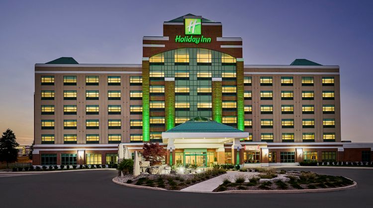 Holiday Inn & Suites Oakville @ Bronte Exterior