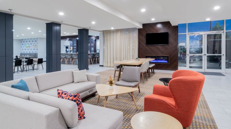 Holiday Inn Southaven Central - Memphis Lobby