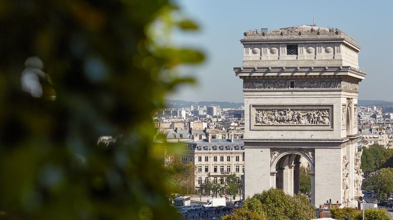 <b>Raphael Hotel Paris Restaurant</b>. Images powered by <a href=https://www.travelagewest.com/Hotels/Paris/