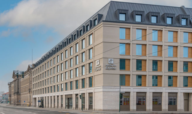 Holiday Inn Express & Suites Potsdam Exterior
