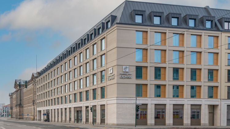Holiday Inn Express & Suites Potsdam Exterior