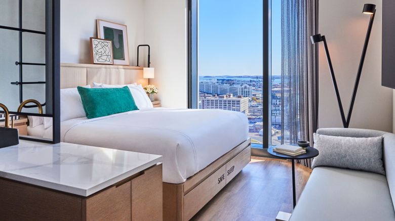<b>Omni Boston Hotel at the Seaport Room</b>. Images powered by <a href="https://www.leonardoworldwide.com/" title="Leonardo Worldwide" target="_blank">Leonardo</a>.