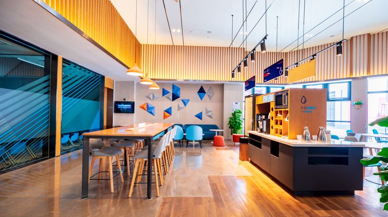 <b>Holiday Inn Express Pinghu Restaurant</b>. Images powered by <a href="https://www.leonardoworldwide.com/" title="Leonardo Worldwide" target="_blank">Leonardo</a>.