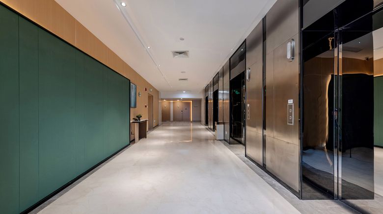 <b>Holiday Inn & Suites International Expo Lobby</b>. Images powered by <a href="https://www.leonardoworldwide.com/" title="Leonardo Worldwide" target="_blank">Leonardo</a>.