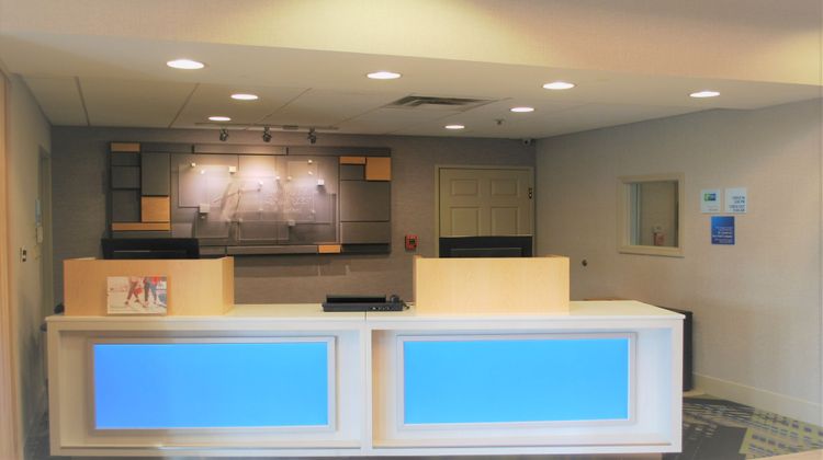Holiday Inn Express & Stes Lobby