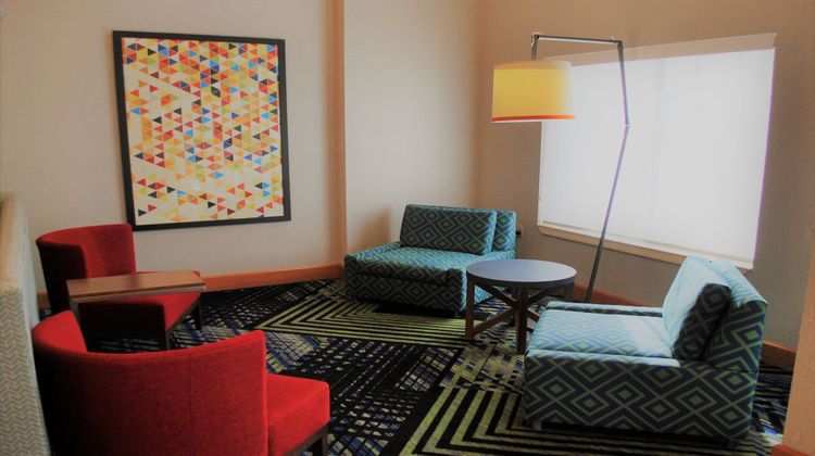Holiday Inn Express & Stes Lobby