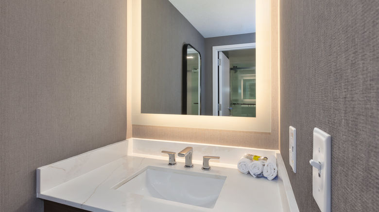 <b>Staybridge Suites Pittsburgh Airport Room</b>. Images powered by <a href="https://www.leonardoworldwide.com/" title="Leonardo Worldwide" target="_blank">Leonardo</a>.