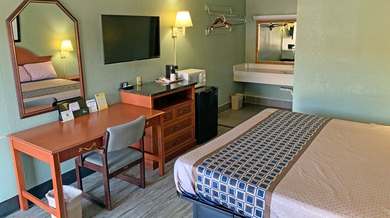 <b>Scottish Inns & Suites Room</b>. Images powered by <a href="https://www.leonardoworldwide.com/" title="Leonardo Worldwide" target="_blank">Leonardo</a>.
