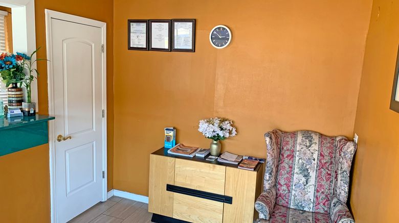 <b>Scottish Inns & Suites Lobby</b>. Images powered by <a href="https://www.leonardoworldwide.com/" title="Leonardo Worldwide" target="_blank">Leonardo</a>.
