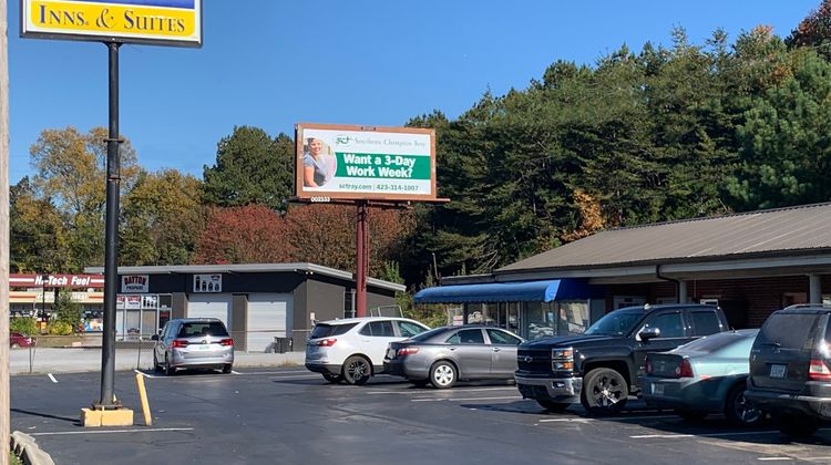 Scottish Inns & Suites Exterior