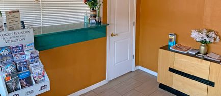 Scottish Inns & Suites Lobby