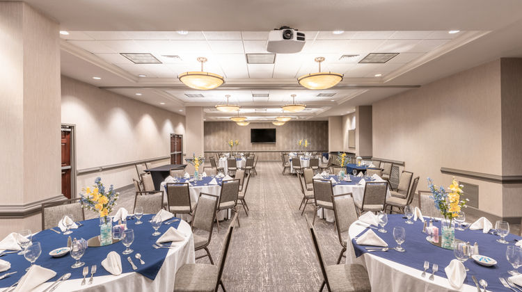 Holiday Inn Hotel & Suites Ballroom