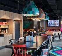 Moxy Amiens Lobby