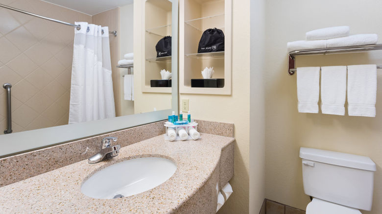 <b>Holiday Inn Express Hotel & Suites Room</b>. Images powered by <a href="https://www.leonardoworldwide.com/" title="Leonardo Worldwide" target="_blank">Leonardo</a>.