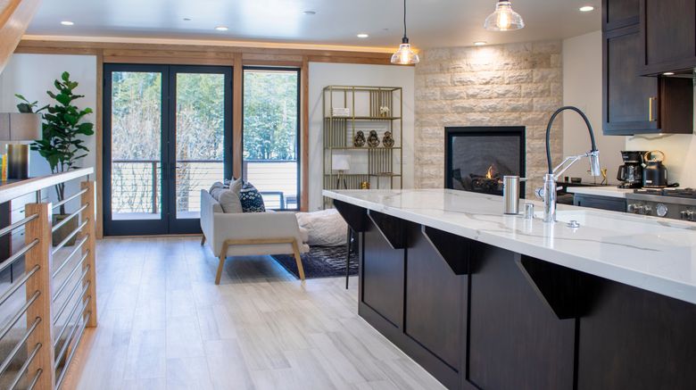 <b>Mammoth Luxury Home Rentals Room</b>. Images powered by <a href="https://www.leonardoworldwide.com/" title="Leonardo Worldwide" target="_blank">Leonardo</a>.